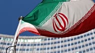 العلم الإيراني يرفرف أمام مبنى الأمم المتحدة حيث تجري المحادثات النووية المغلقة في المركز الدولي في فيينا، النمسا، الأربعاء 18 يونيو/ حزيران 2014.