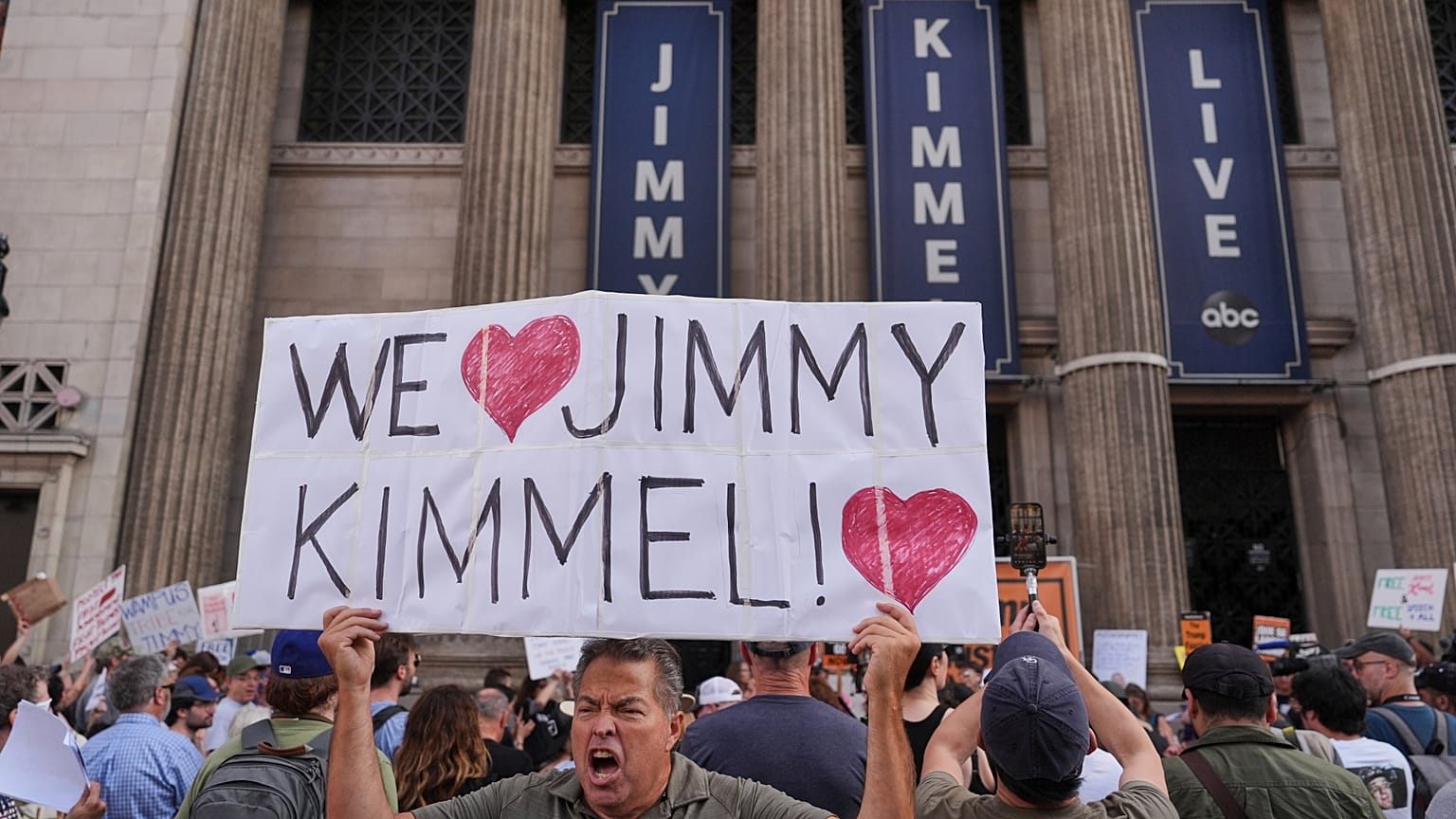 Oscar Villanueva holds a sign outside El Capitan Entertainment Centre, where the late-night show "Jimmy Kimmel Live!" is staged. 18 Sept. 2025.
