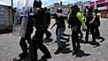 Полиция задержала мужчину во время протестов против повышения цен на дизельное топливо