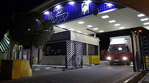 ک کامیون حامل گاز هگزافلوراید اورانیوم، تأسیسات غنی‌سازی اورانیوم احمدی روشن در نطنز ایران را به سمت سانتریفیوژهای تأسیسات هسته‌ای فردو ترک می‌کند. روز دوشنبه، ۱۴ مارس ۲۰۲۲