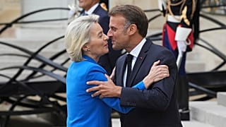 Ursula von der Leyen auto-deleted a text message from Emmanuel Macron.