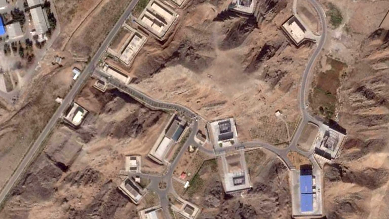 صورة أقمار صناعية من Planet Labs تُظهر أعمال إعادة بناء في مصنع بارشين للوقود الصلب قرب طهران، في 28 أغسطس 2025.