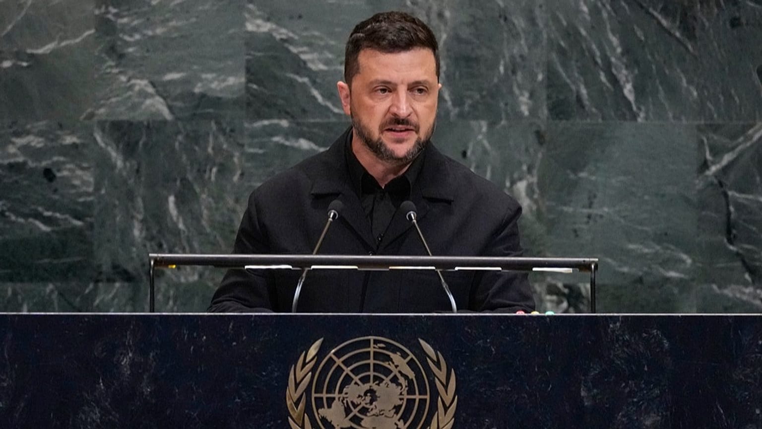 O presidente da Ucrânia, Volodymyr Zelenskyy, discursa na 80.ª sessão da Assembleia Geral das Nações Unidas, quarta-feira, 24 de setembro de 2025.
