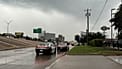 Полиция перекрывает шоссе I-35E рядом с офисом Иммиграционной и таможенной службы США после сообщения о стрельбе, Даллас, 24 сентября 2025 года.