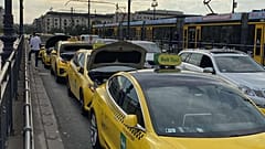Taxistas manifestantes na ponte Margit