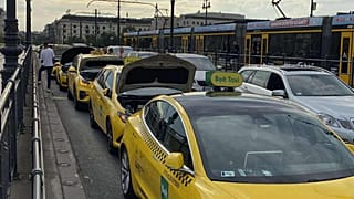 Tüntető taxisok a Margit-hídon