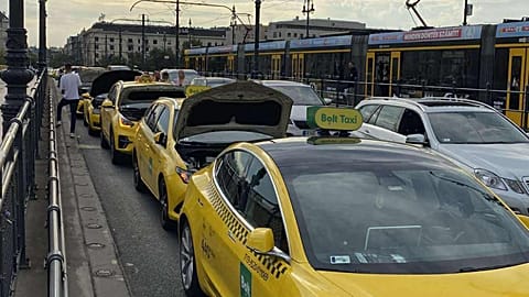 Tüntető taxisok a Margit-hídon