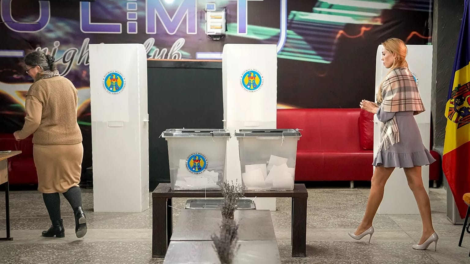 Election officials attend to a voting station in Hrusevo, 20 October, 2024