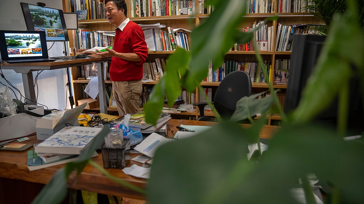 Çinli mimar Yu Kongjian Pekin'de düzenlenen bir programda konuşurken, 21 Ekim 2022