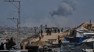 İsrail'in hava saldırıları sonrasında Gazze Şeridi'nden dumanlar yükselirken, 24 Eylül 2025