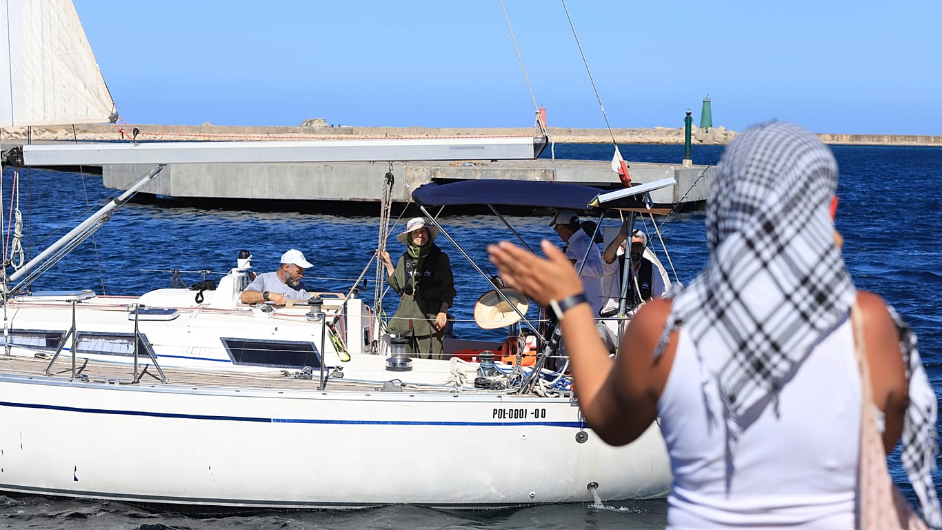 una nave della marina militare