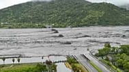 Les piles restantes du pont Mataian après son effondrement lors du typhon Ragasa
