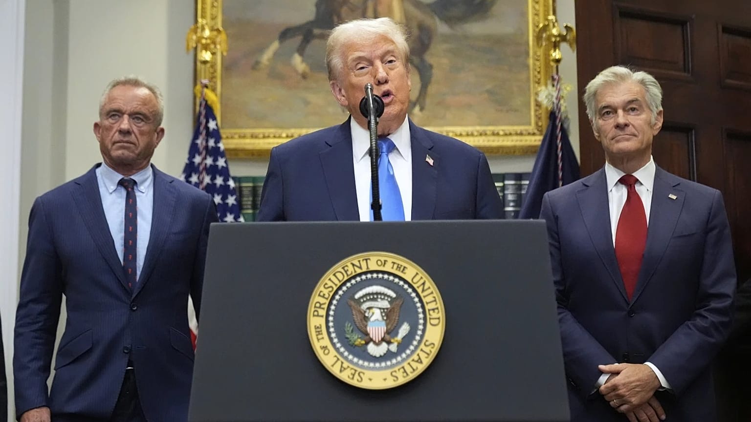Donald Trump ve Robert F. Kennedy Jr. Beyaz Saray'da otizmle ilgili açıklama yapıyor, 22 Eylül 2025