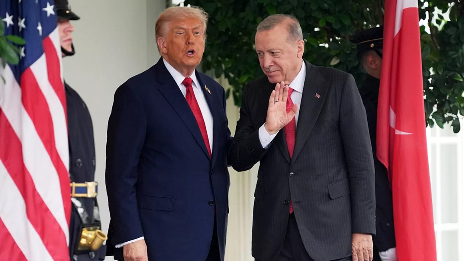 ABD Başkanı Donald Trump, Beyaz Saray'da Cumhurbaşkanı Recep Tayyip Erdoğan'ı karşılarken, 25 Eylül 2025