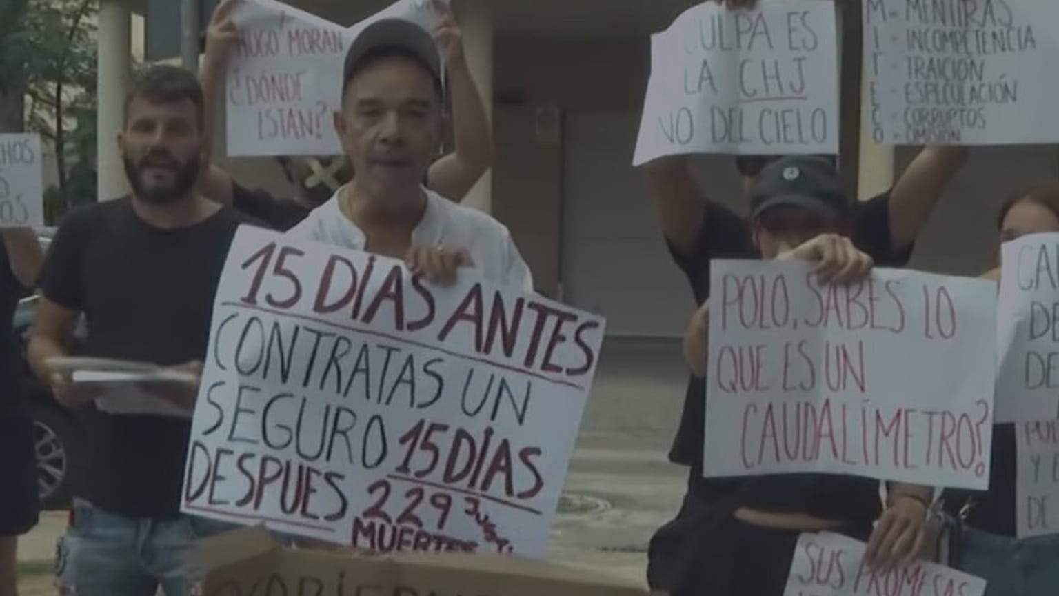 Víctimas de la DANA durante una concentración contra la actuación del Gobierno.