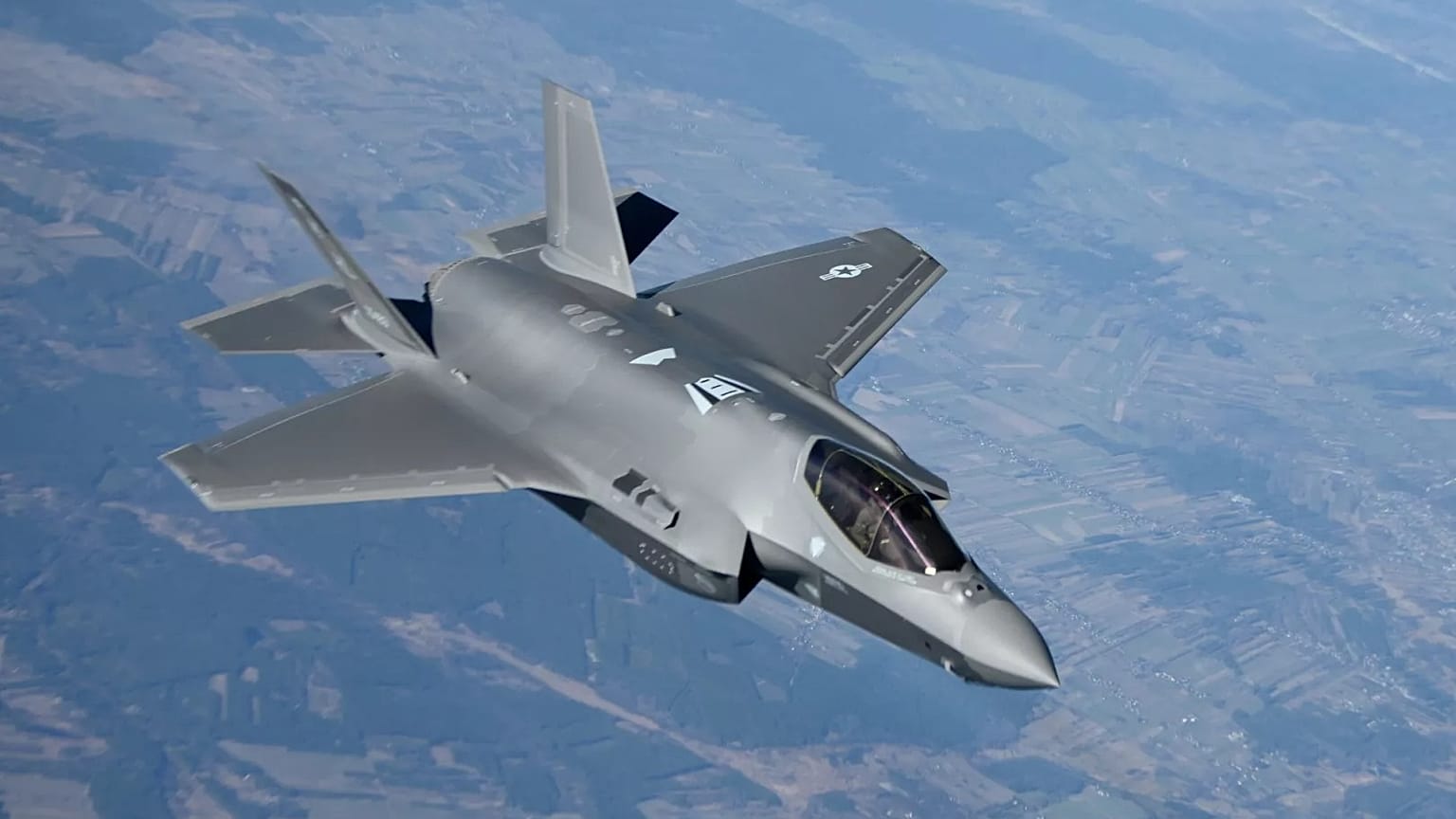 A US Air Force F-35 Lightning II aircraft departs from a KC-10 Extender aircraft after receiving fuel over Poland, 24 February, 2022