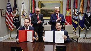 Enerji ve Tabii Kaynaklar Bakanı Alparslan Bayraktar, ABD Dışişleri Bakanı Marco Rubio ile birlikte mutabakat zaptını imzalarken, 25 Eylül 2025