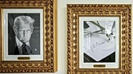 Ο Τραμπ αντικαθιστά το πορτρέτο του Τζο Μπάιντεν στον Λευκό Οίκο με αυτόγραφο