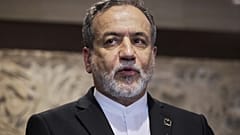 وزير الخارجية الإيراني عباس عراقجي يتحدث إلى الصحفيين في بيروت، 3 حزيران/يونيو 2025. 