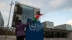 Unabhängige niederländische Radiosender kündigen fünfzehnstündige Sendung für Palästina an - Bild: Demonstranten vor dem Internationalen Strafgerichtshof in Den Haag - 2019