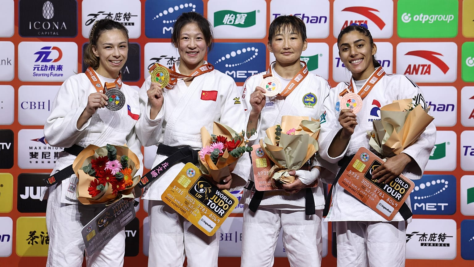 Podium de la catégorie des -48 kg.