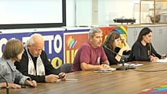 Συνάντηση των συνδικάτων που εκπροσωπούν τους λιμενεργάτες στη Γένοβα. Στιγμιότυπο από ζωντανή μετάδοση.