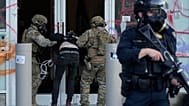 Őrizetbe vétel a portlandi bevándorlási hivatal bejáratánál egy tüntetés után