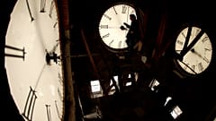 Im Herbst ist wieder Zeitumstellung. Mit diesen Eselsbrücken wissen Sie, wann Sie vor- oder zurückdrehen müssen.