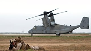 Un marine estadounidense durante un ejercicio de entrenamiento bilateral en la base aérea de Morón, cerca de Sevilla, el martes 6 de octubre de 2015. 