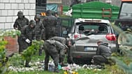 Romok eltakarítása Lublinban egy orosz drón légtérsértése után 
