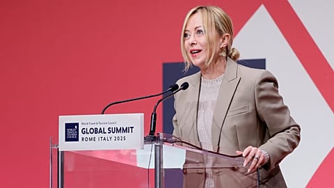 Meloni during the tourism summit. 