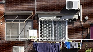 Μονάδες κλιματισμού φαίνονται στην πρόσοψη ενός κτιρίου στη Ρώμη, Τρίτη 25 Ιουλίου 2023. 