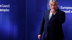 Le Premier ministre hongrois Viktor Orbán arrive au sommet de l'UE dans le bâtiment du Conseil européen à Bruxelles, le jeudi 26 juin 2025