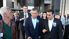 Özgür Özel'e saldırıdan hemen önce çekilen bir fotoğraf.