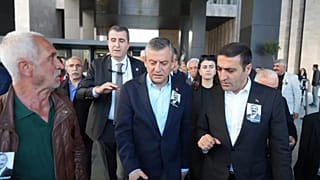 Özgür Özel'e saldırıdan hemen önce çekilen bir fotoğraf.