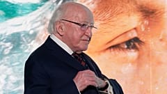 DATEI - Der irische Präsident Michael Higgins trifft am 16. Oktober 2023 im FAO-Hauptquartier in Rom ein, um seine Rede anlässlich der Feierlichkeiten zum 42. Welternährungstag zu halten.