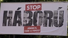 HÁBORÚ - áll a kormány egyik tavalyi plakátján