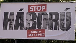 HÁBORÚ - áll a kormány egyik tavalyi plakátján