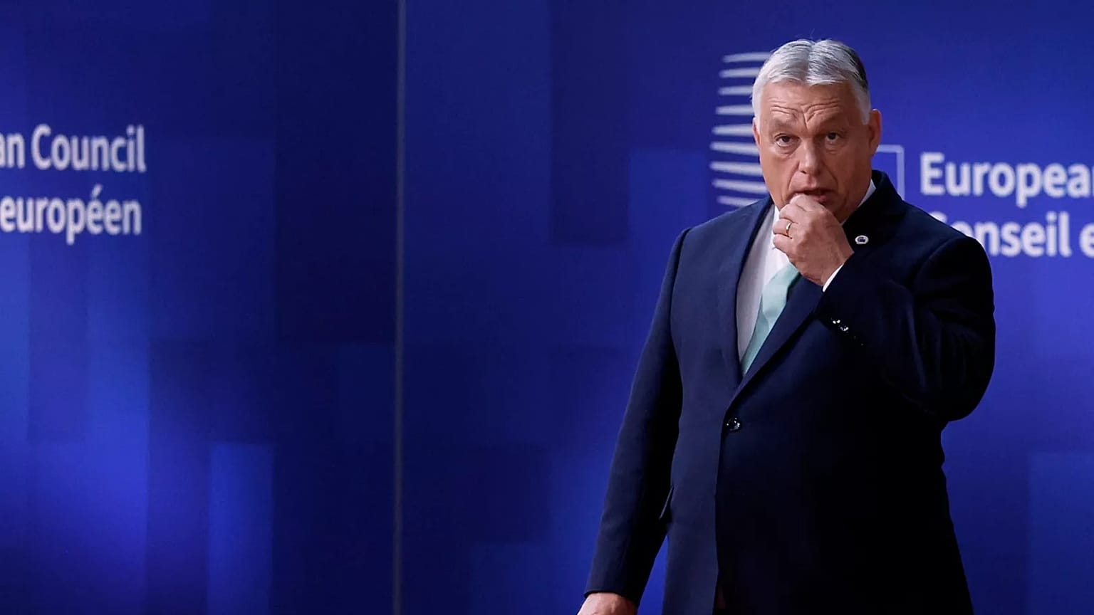 El primer ministro de Hungría, Viktor Orban, llega a una cumbre de la UE en el edificio del Consejo Europeo en Bruselas, el jueves 26 de junio de 2025. (AP Photo/Omar Havana)