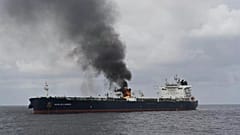Aden Körfezi'ndeki bir saldırının ardından alev alan Marlin Luanda adlı petrol tankerinden bir görüntü, 27 Ocak 2024