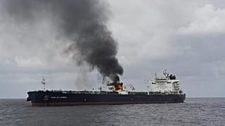 Вид на горящий нефтяной танкер "Марлин Луанда" после нападения в Аденском заливе, 27 января 2024 года