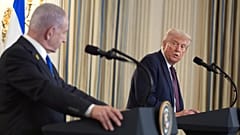 Le président américain Donald Trump s'exprime lors d'une conférence de presse avec le Premier ministre israélien Benjamin Netanyahu dans la salle à manger d'État de la Maison Blanche, 29 septembre 2025.