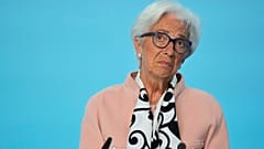 La présidente de la BCE, Christine Lagarde, s'adresse aux médias lors d'une conférence de presse après la réunion du conseil des gouverneurs à Francfort, le 17 avril 2025.