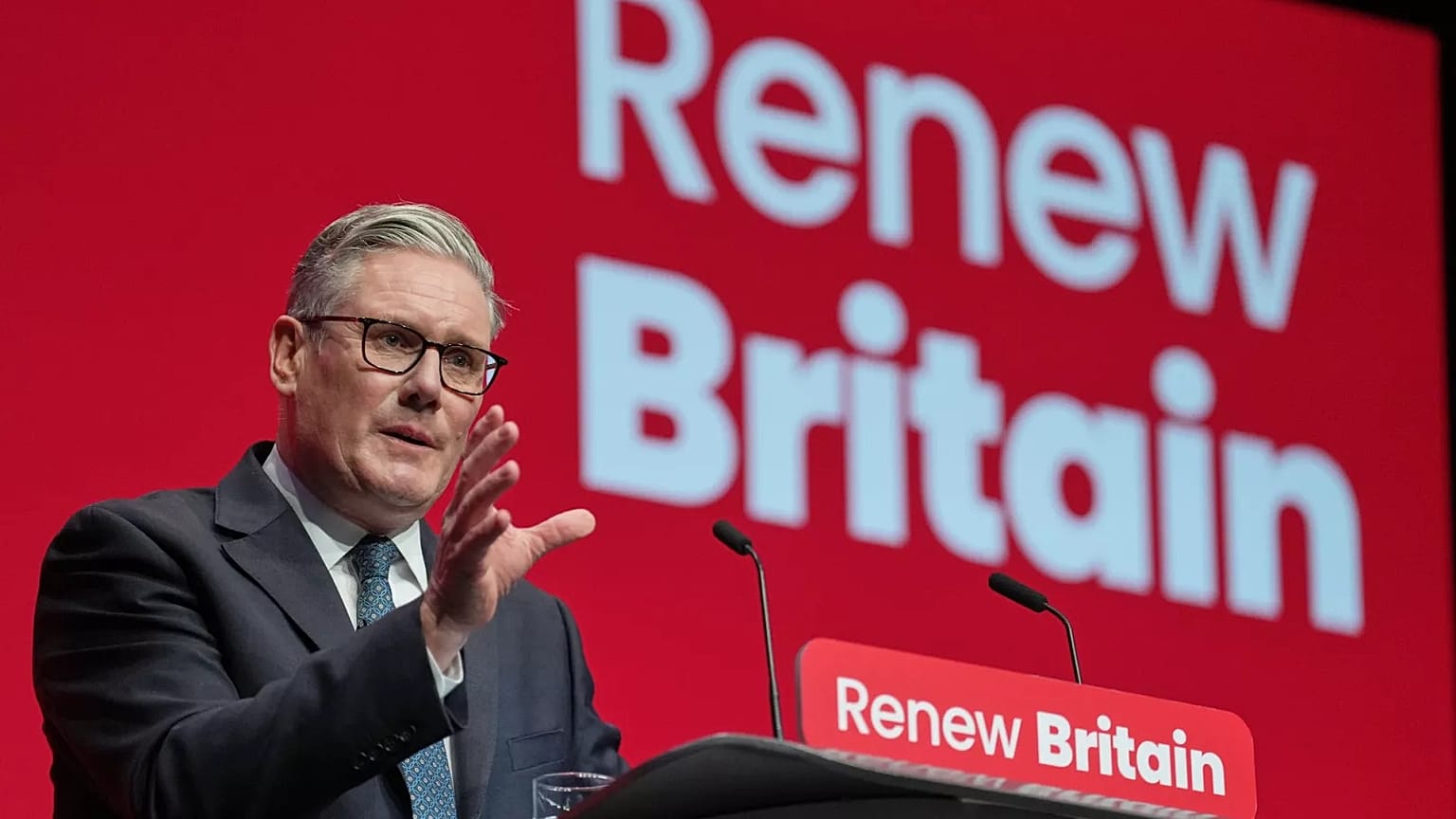 Britain's Prime Minister Keir Starmer gestures as he gives his keynote speech at the annual Labour Party conference in Liverpool, 30 September, 2025