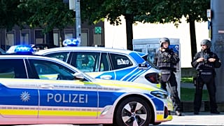 Die Polizei ist bei einem Großeinsatz in München. Über die Umstände ist noch wenig klar, es sollen Schüsse gehort worden sein.