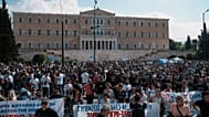 Des manifestants participent à la grève nationale de 24 heures à Athènes, en Grèce, le mercredi 1er octobre 2025.
