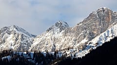 La région montagneuse du Dachstein est visible à Ramsau, une région de Styrie, en Autriche. 17/12/2021