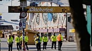 Persone della sicurezza in piedi nell'area dell'Oktoberfest 