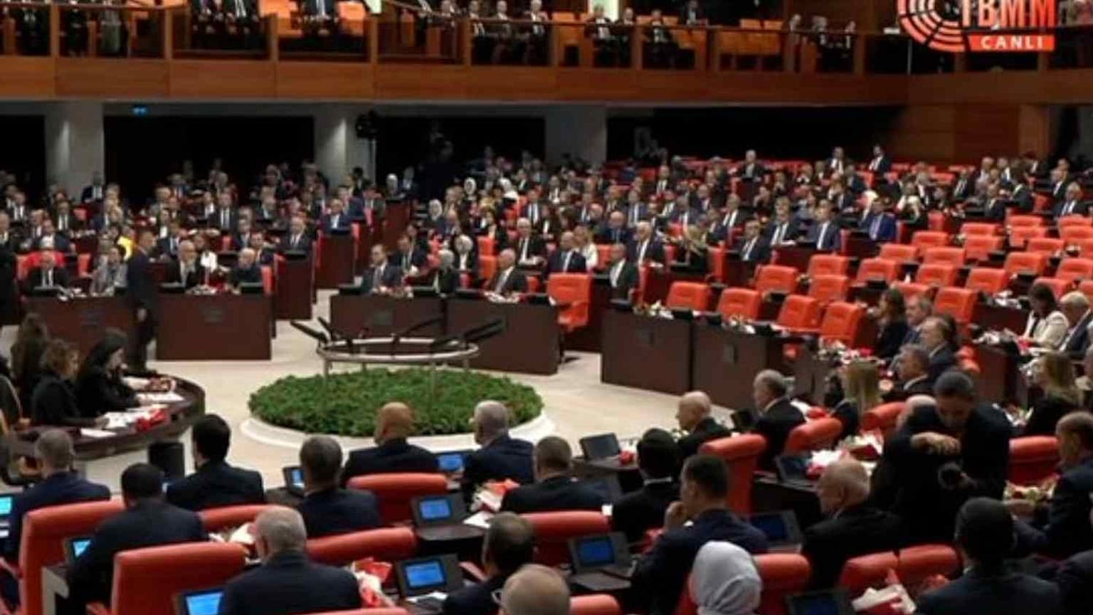 TBMM açılışı, boş kalan CHP sıraları da görülüyor