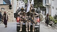 مقاتلو طالبان يجوبون الشوارع خلال الاحتفالات بالذكرى الرابعة للانسحاب الأمريكي وبداية حكم طالبان في كابل، أفغانستان، يوم الجمعة 15 أغسطس 2025.